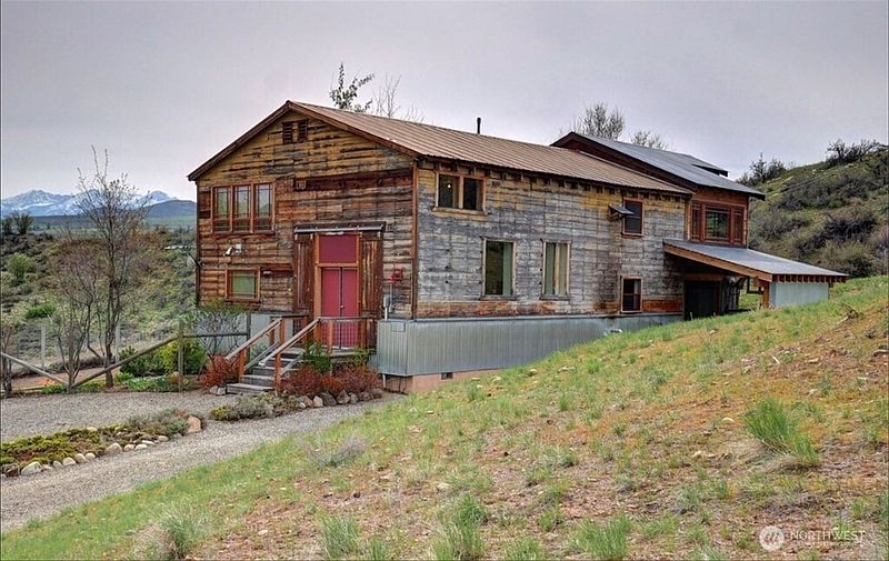 2nd image of 625 A/B Twisp Winthrop Eastside Road