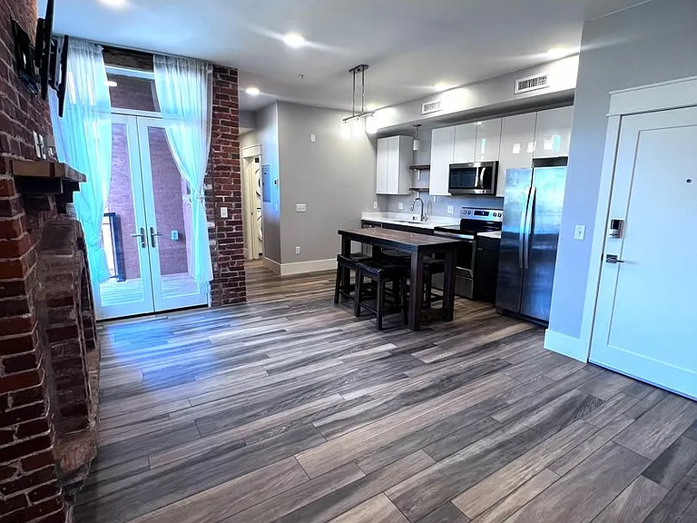 1509 E Superior St — Photo 22