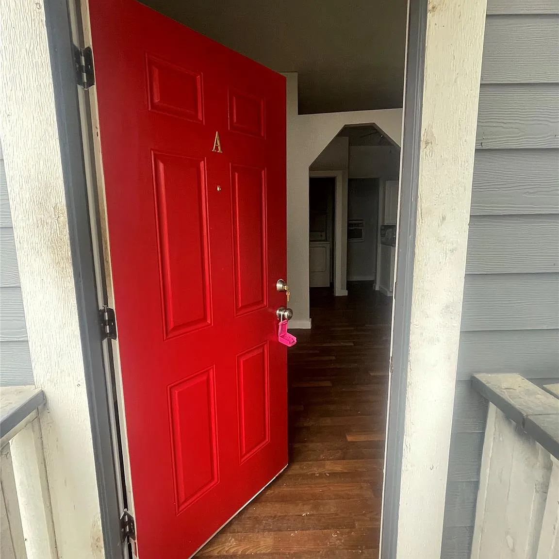 1 bed, 1.0 bath, 700 sqft, $925 — Photo 1