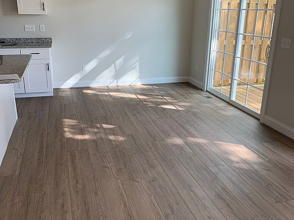 5th image of 15303 American Legion Dr