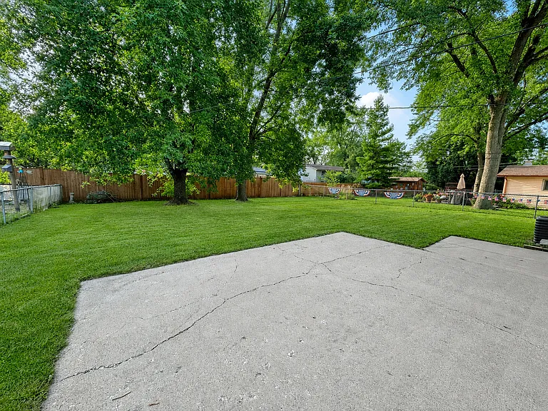 6847 Hawthorne Ln — Photo 23