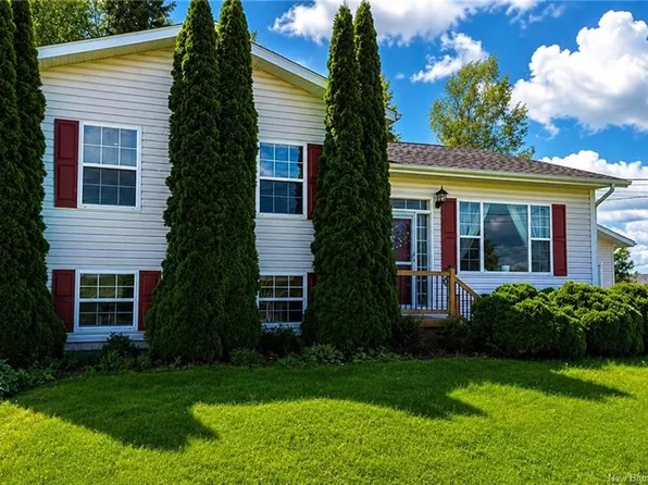 173 Eastwood Dr, Woodstock, NB E7M 3Z4
