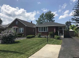 110 Edgecomb St, Albany, NY 12209