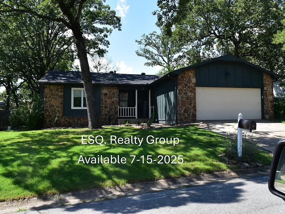 2 Pinecrest Ln