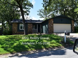 2 Pinecrest Ln, Maumelle, AR 72113