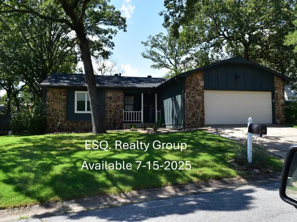 2 Pinecrest Ln, Maumelle, AR 72113