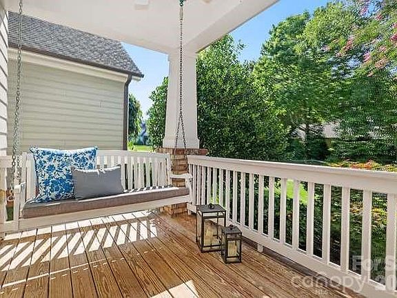 5th image of 163 N Canterbury Rd