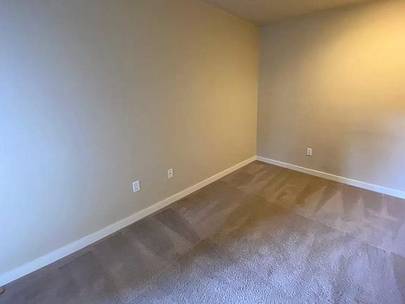 4th image of 925 110th Ave SE #411
