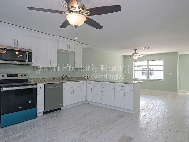 1322 Miramar St #2 — Photo 8