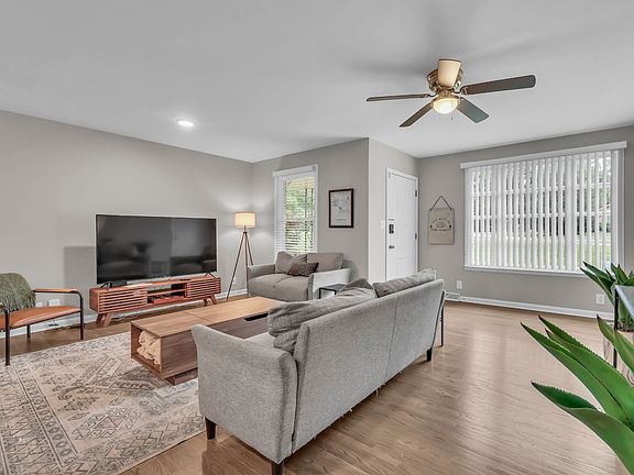 5th image of 573 Chesterfield Dr