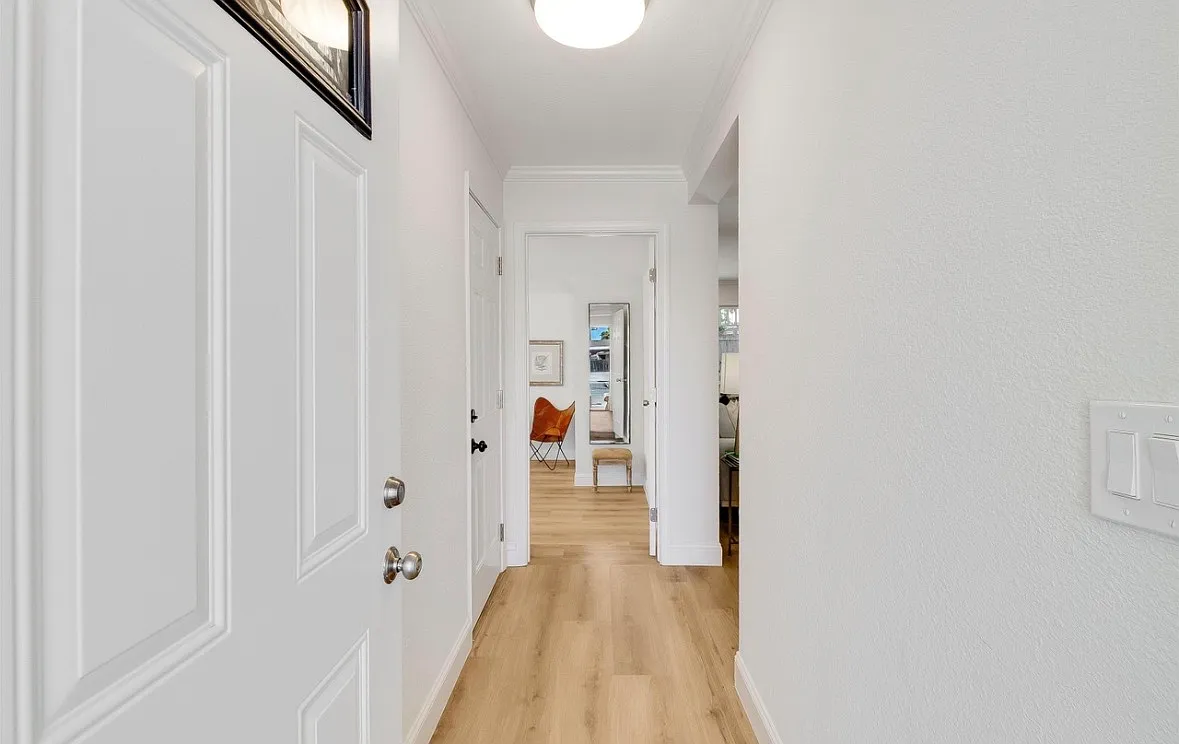 3 bed, 1207 sqft, $2,850 — Photo 2