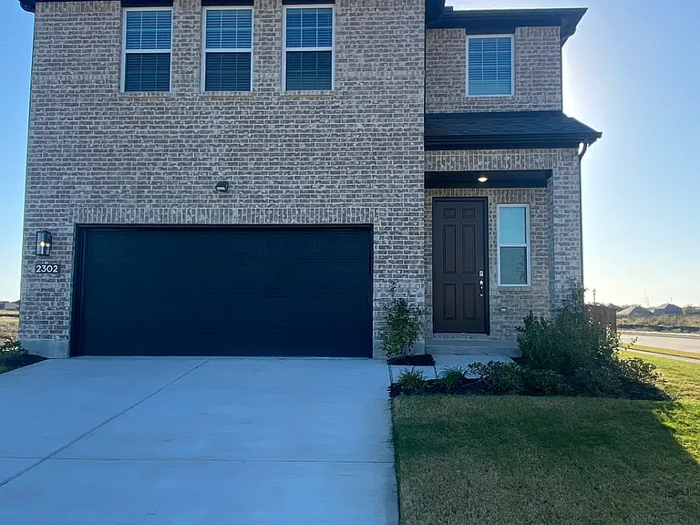 2302 Doe Branch Ln — Photo 1