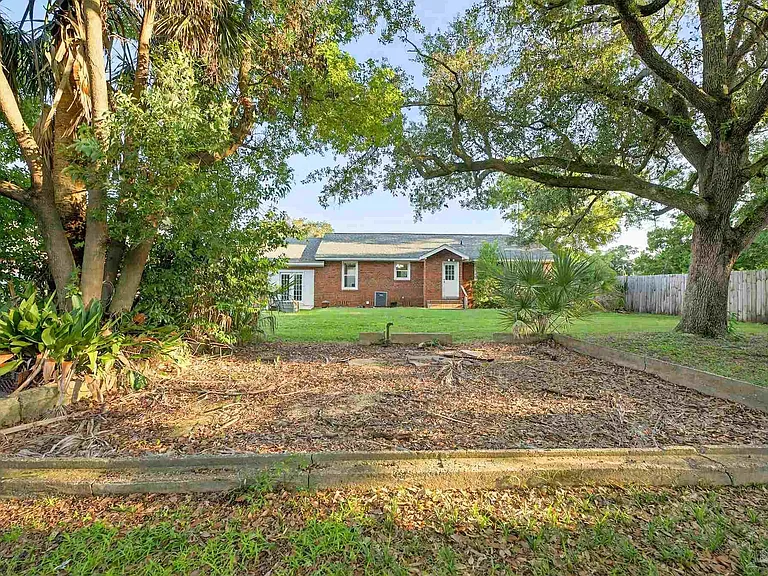 1410 W Gregory St — Photo 20