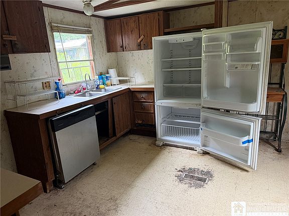 5th image of 2438 Wolf Creek Rd