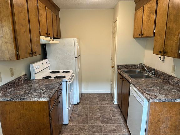 3rd image of 213 Hampton Ave APT 31