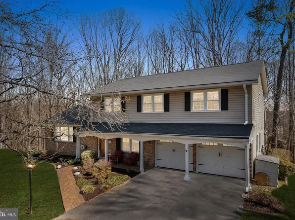 1703 Hunts End Ct, Vienna, VA 22182