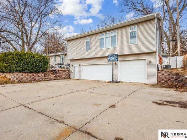 6322 Hamilton St, Omaha, NE 68132