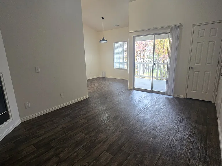 Southgate Apartments — Photo 16