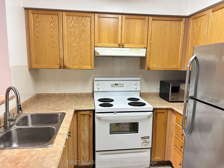 22 Olive Ave #LPH10 — Photo 3