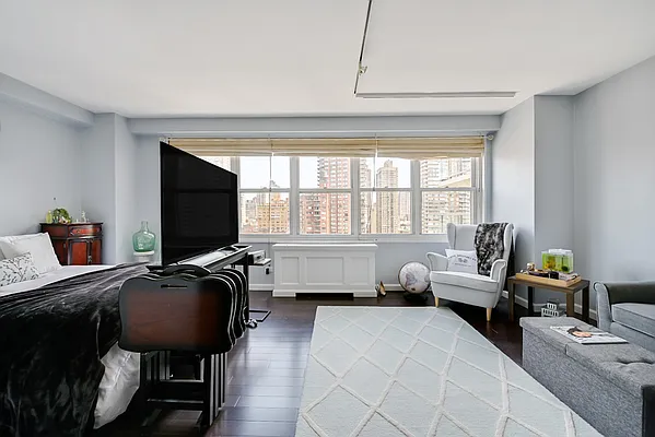 Sold by Compass | media 1