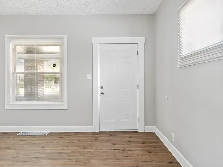 619 N Gray St — Photo 11
