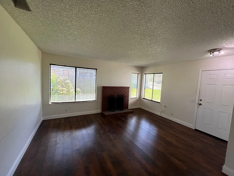 406 Coronado Dr — Photo 5