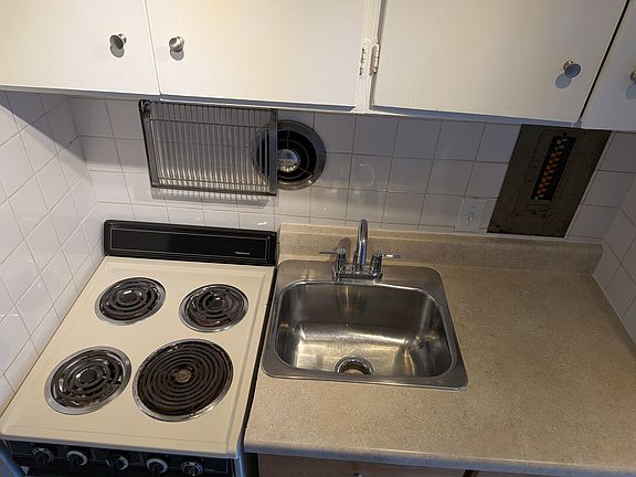 5th image of 3530 Wallingford Ave N APT 4