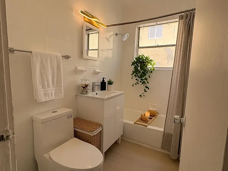 121 NE 56th St #1 — Photo 7