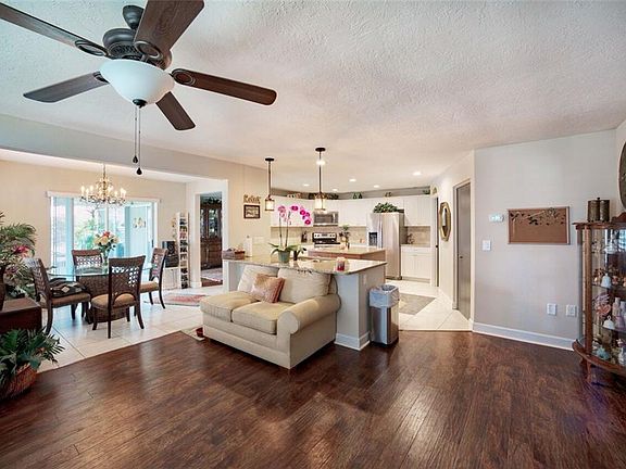 5th image of 423 E Rossetti Dr