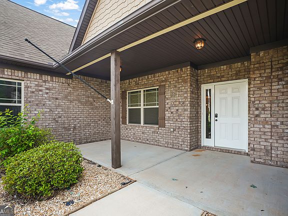 3rd image of 103 Huntington Way