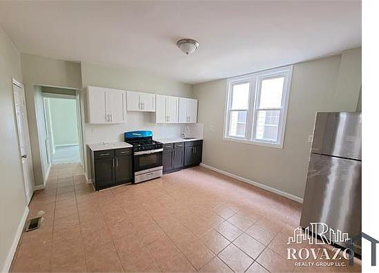 1st image of 14 Isabella Ave #1