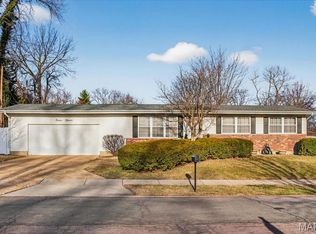 1215 Kostka Ln, Florissant, MO 63031