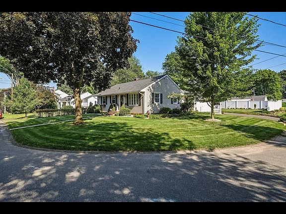 2nd image of 36 Helen Cir