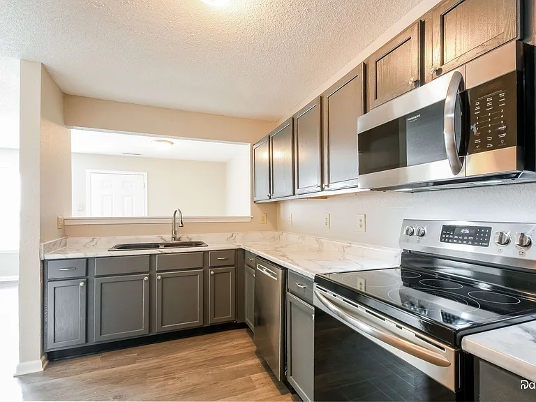 5254 Tufton Dr — Photo 4