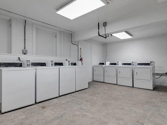 2nd image of 2112 Monteiro Ave #203