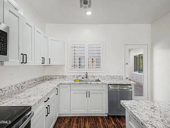 4th image of 9442 W BERKELEY Road