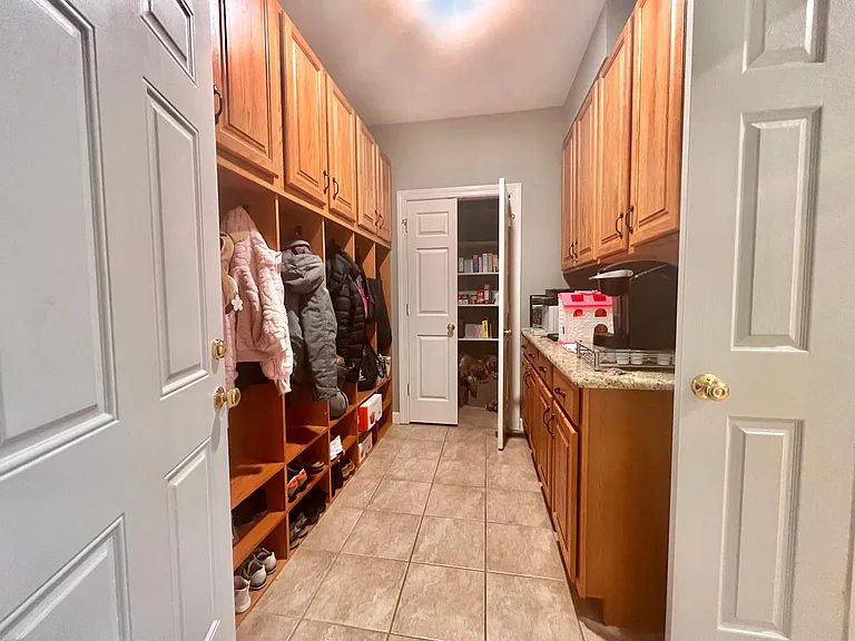 111 Lulworth Ct — Photo 16