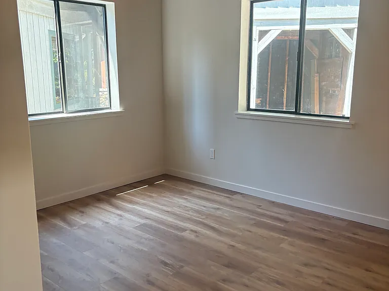 805 Holiday Ct — Photo 14
