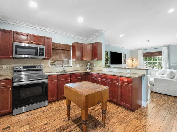 5418 Club Circle, Haverhill, FL 33415