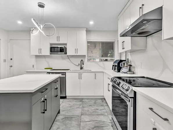 20225 40th Ave, Langley, BC V3A 2W8