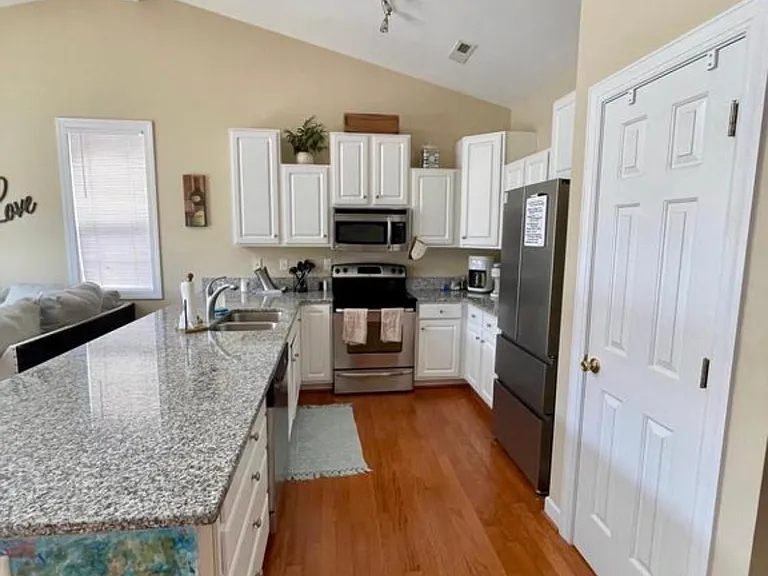 5006 Carleton Dr #119 — Photo 10