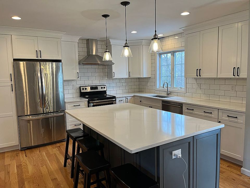2nd image of 8 Knollwood Dr
