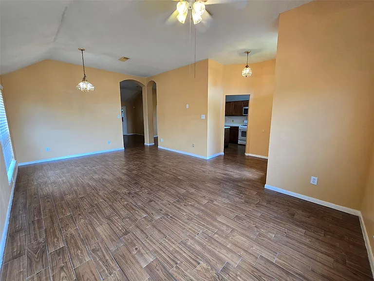 8927 Diamond Lake Ln — Photo 3