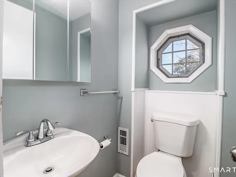 25 Maplewood Ave — Photo 19