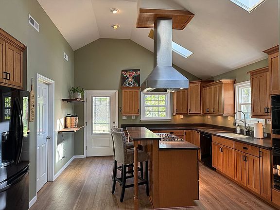 3rd image of 969 N Haven Cir