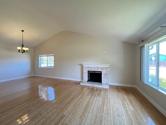 4th image of 640 Leo Dr