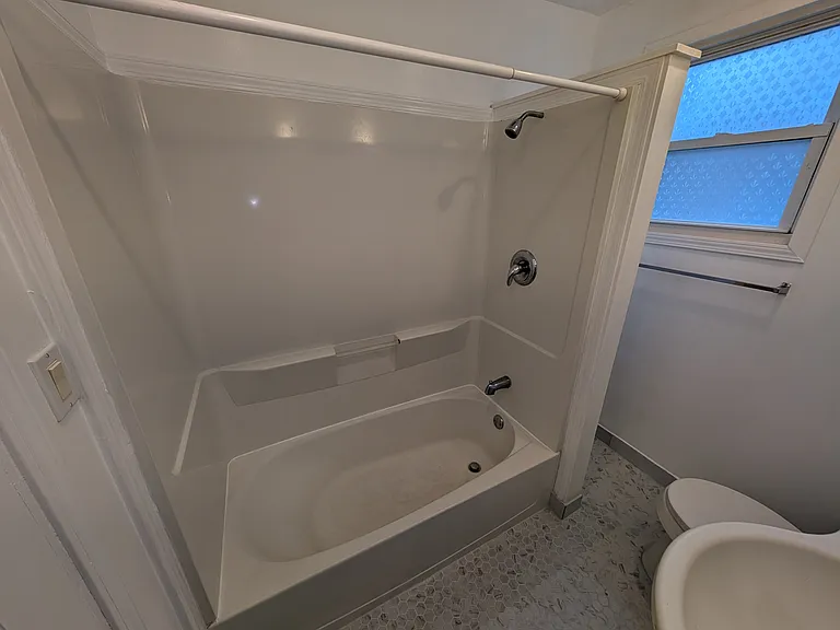 243 W Webster St — Photo 7