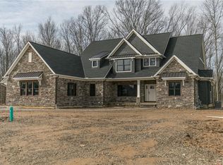 1692 Bur Oak Dr, Westlake, OH 44145