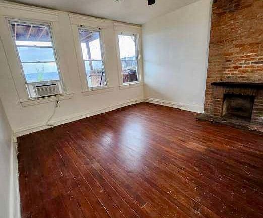 3rd image of 1819 Walker St Unit 2