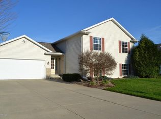 909 1st Ave SE, Pine Island, MN 55963